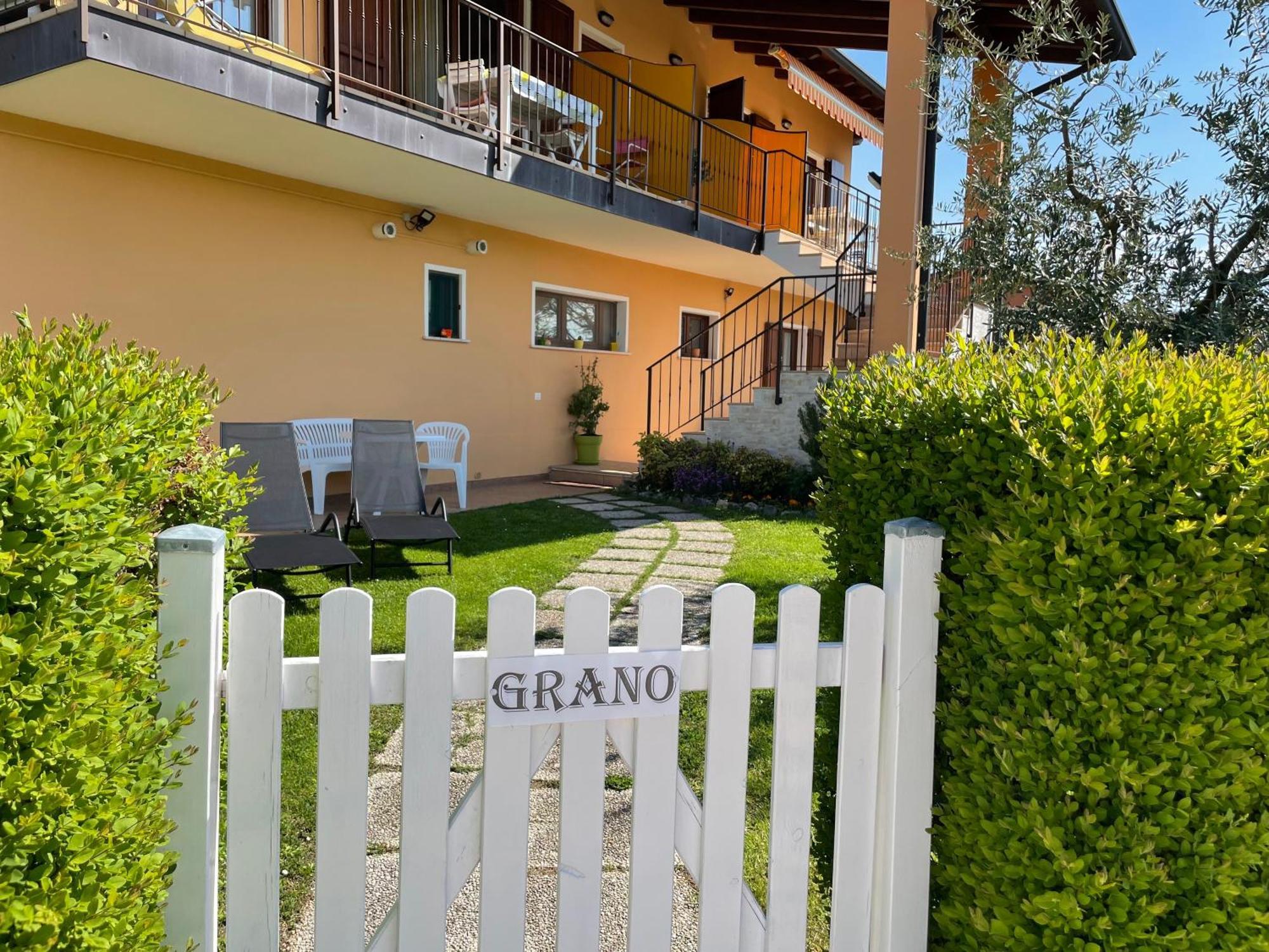 Il Fienile Di Manerba Lägenhet Manerba del Garda Exteriör bild