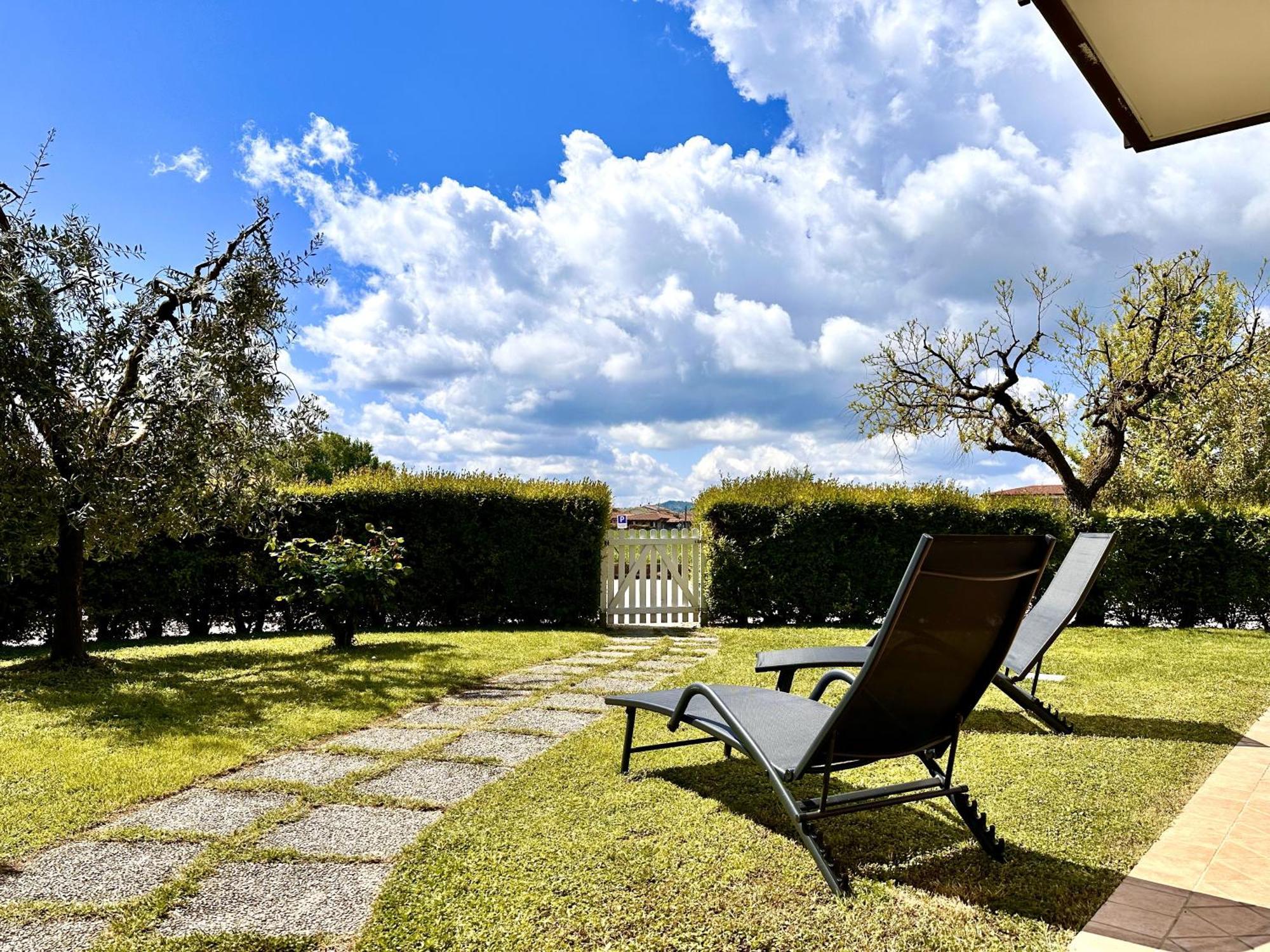 Il Fienile Di Manerba Lägenhet Manerba del Garda Exteriör bild