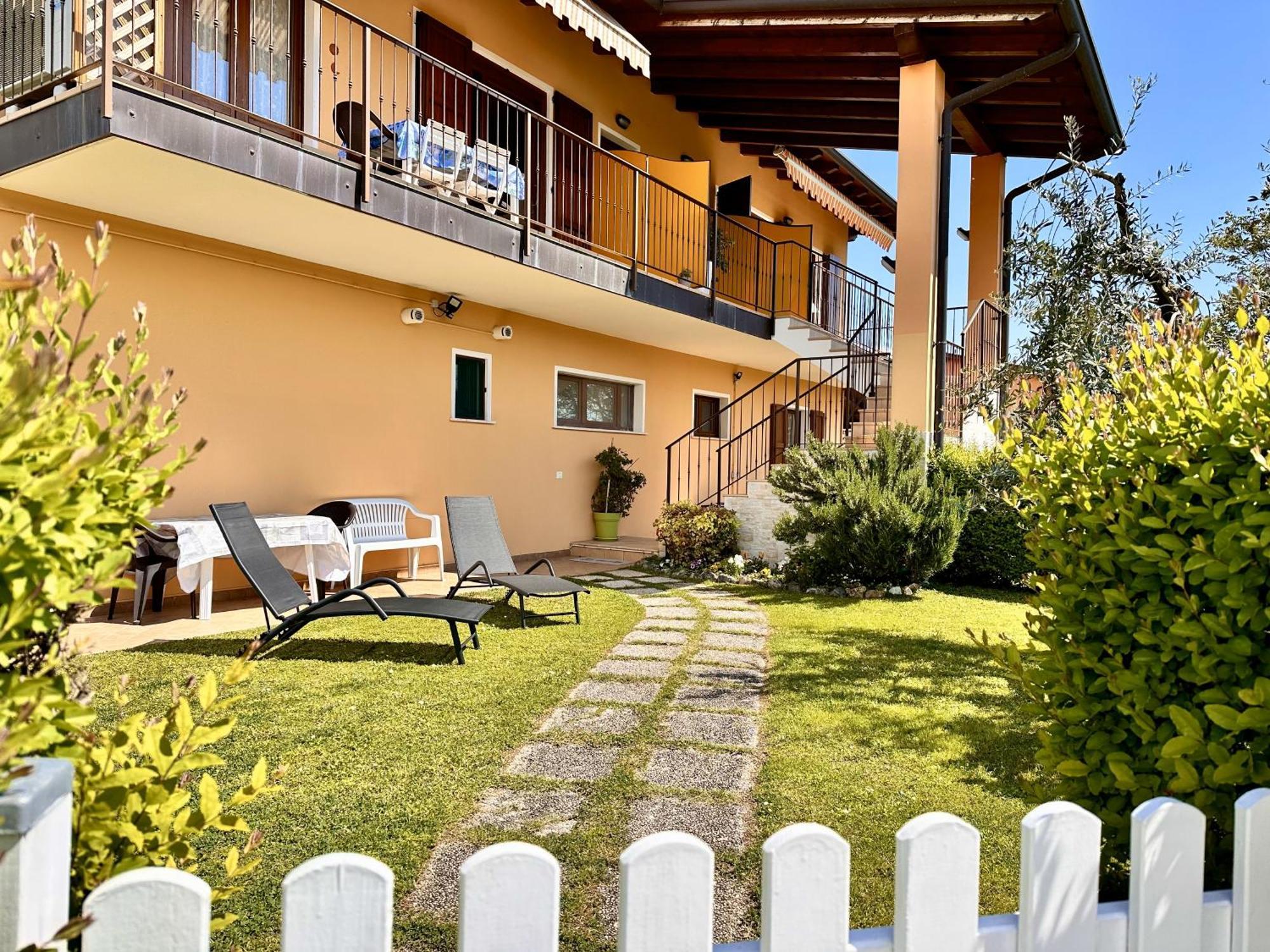 Il Fienile Di Manerba Lägenhet Manerba del Garda Exteriör bild